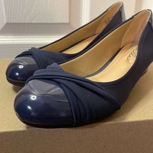 NWOT Navy blue wedge heel shoe size 8.5